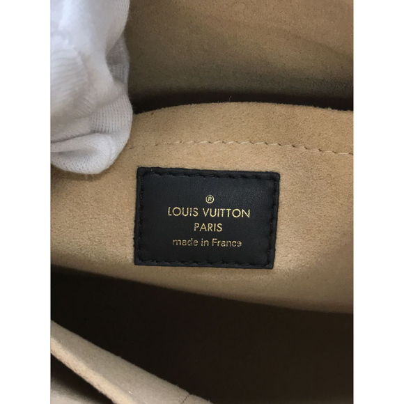 Louis Vuitton On My Side MM Monogram Leather Handbag - Picture 5 of 6